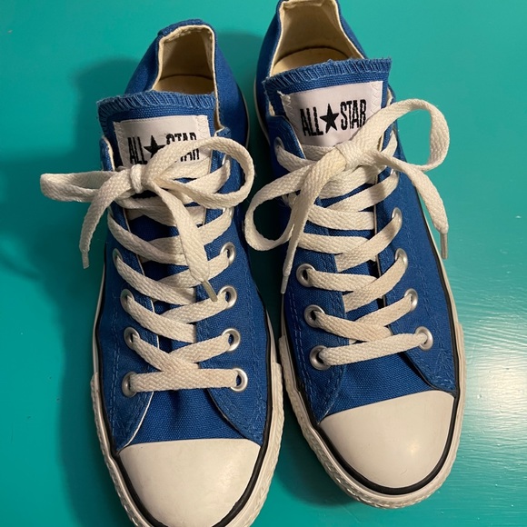 Converse All Star Low Tops - Women’s 7 - Picture 2 of 10